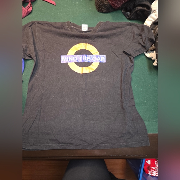 Mind the gap shirt from london england - Picture 2 of 2